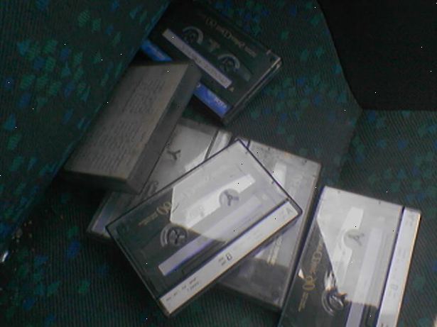 Slik kopierer kassetter til datamaskinens harddisk. Skaff en kassettspiller med en "line out" av noe slag.
