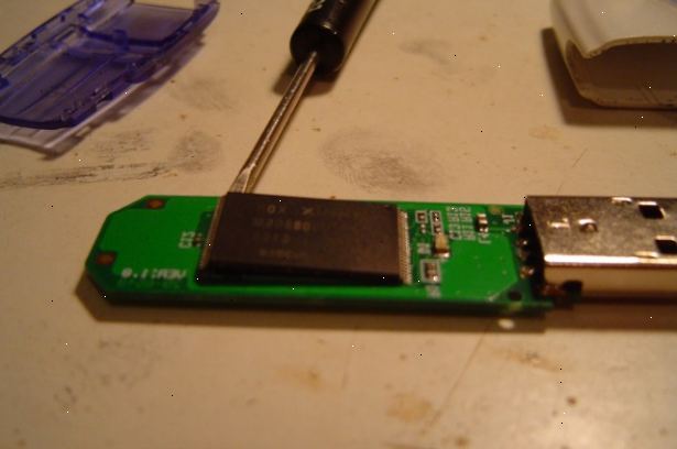 Hvordan å reparere en USB flash-stasjon. Bestemme om filene dine er uviktig nok til å risikere en DIY forsøk på datarekonstruksjon.
