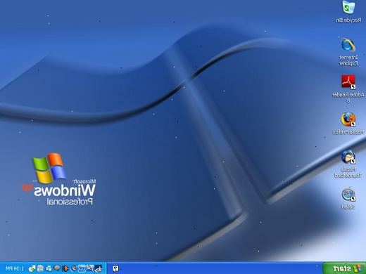 Slik installerer du Windows ved hjelp av en CD. Bestill en microsoft windows XP installasjons-CD fra leverandøren.