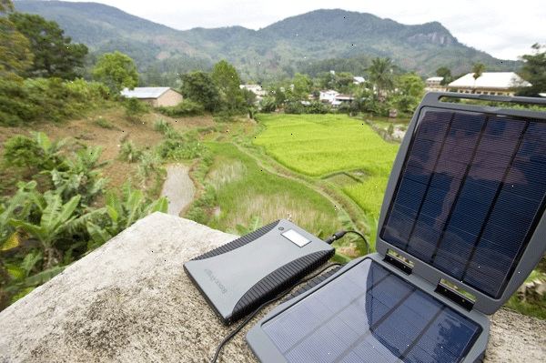 Hvordan bygge en solcelledrevet bærbar lader