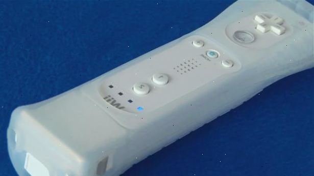 Hvordan synkronisere en wii remote til konsollen. Trykk på power-knappen på Wii-konsollen.